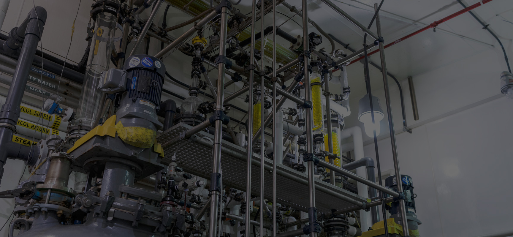 Glass process columns and reactor piping in the Norac Pharma pilot plant
